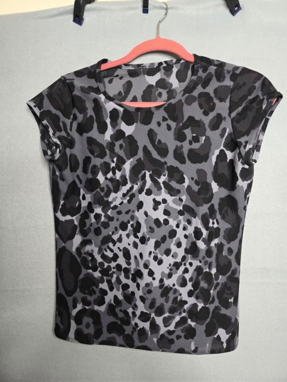 Women’s Small Black Gray Leopard Short Sleeve Blouse Round Neck No Tags